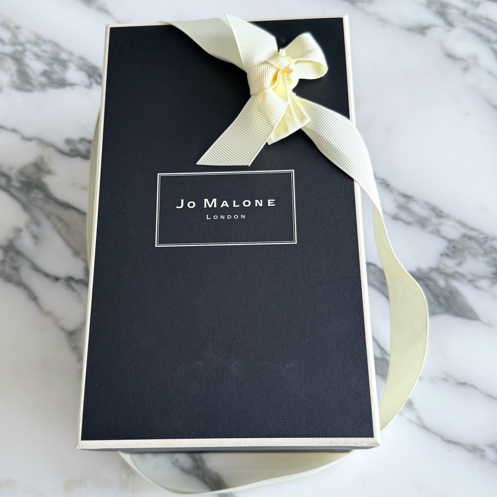 Jo Malone London Signature Gift Box with Ribbon and Tissue Paper Black Cream